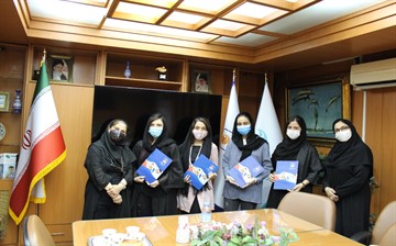 مراسم اعطای مدرک پایان دوره زبان آموزان نوجوان موسسه علوم و فنون کیش